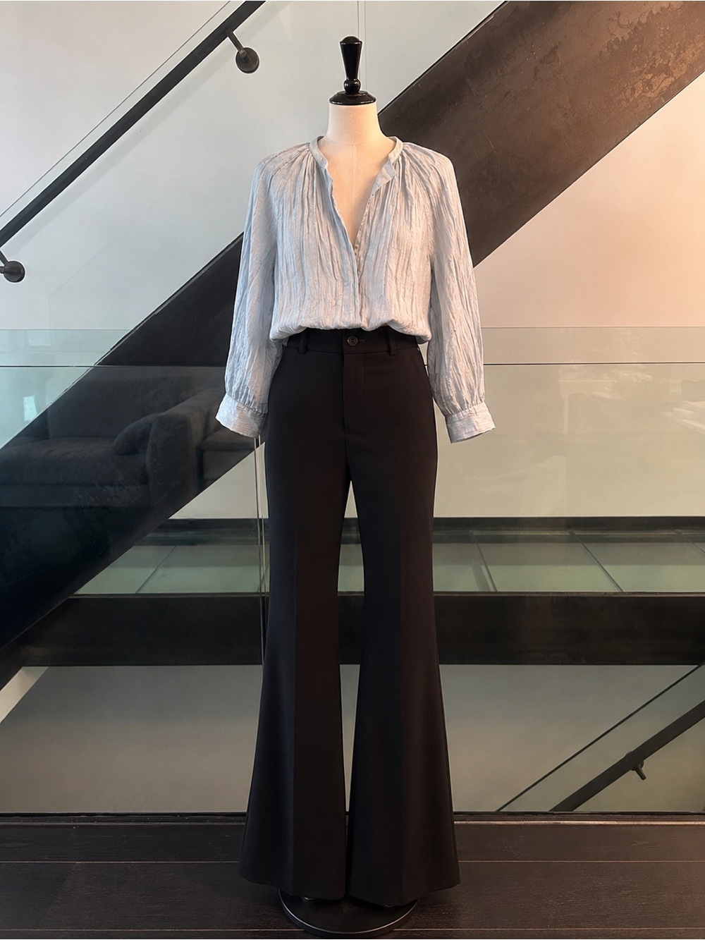 Vince‎ Poet Popover in a crinkled, light blue skylight color